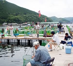 海上釣り堀 貞丸